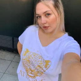 Remera Estampada "Tigre Dorado" Esc. en V