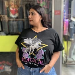 Remera Bordada "Magical Unicornio" Esc. en V