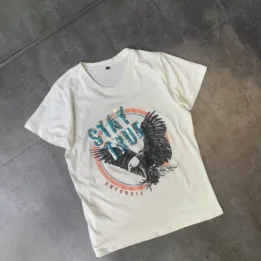 Remera Bordada "Stay True Águila"